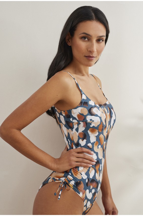 WIRELESS SQUARE NECKLINE SWIMSUIT