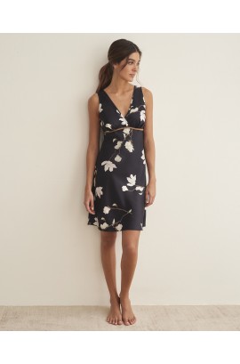 CAMISÓN LENCERO ESCOTE PICO