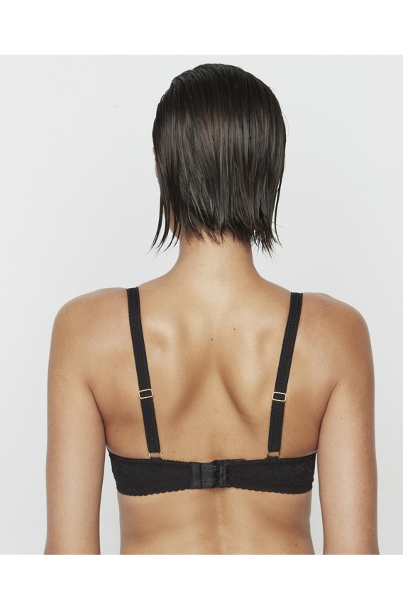 REDUCING BRA WITH PREFORMED CUP