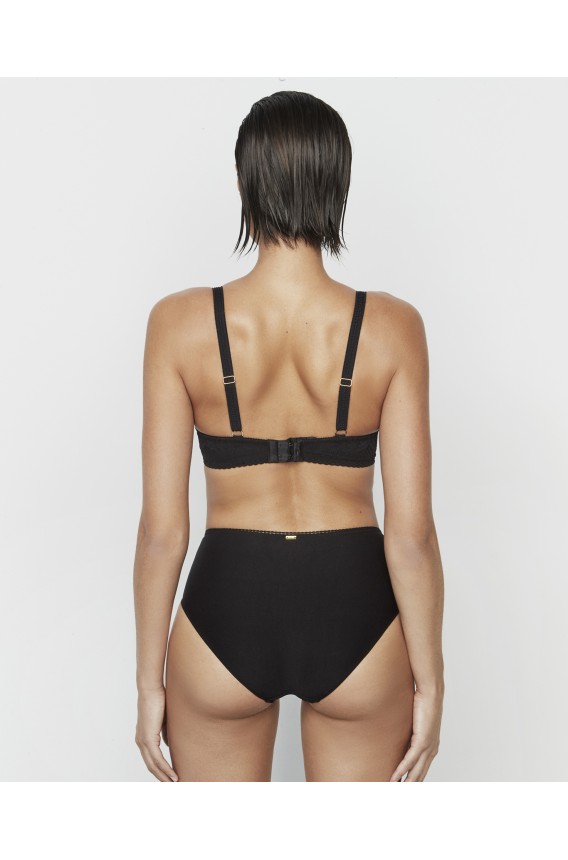 REDUCING BRA WITH PREFORMED CUP