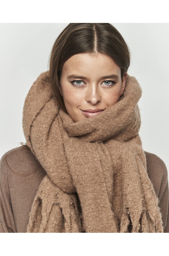 SCARF WITH FRINGES