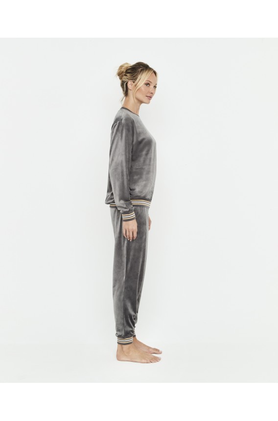 CONJUNTO DE VELUDO COM SWEAT E CALÇAS