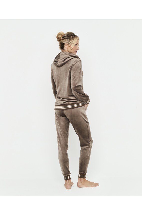 CONJUNTO TERCIOPELO CHAQUETA CON CAPUCHA PANTALON