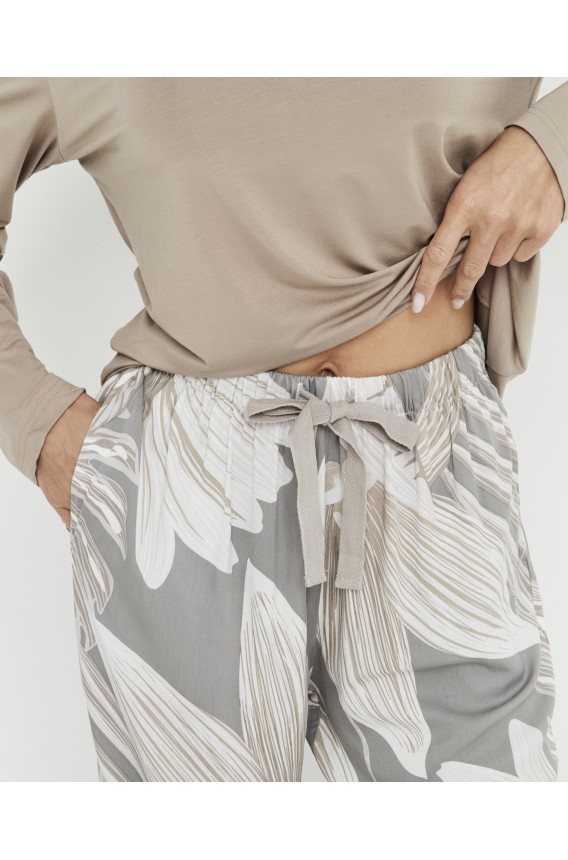 PIJAMA COM T-SHIRT EM BAMBU E CALÇAS EM VISCose