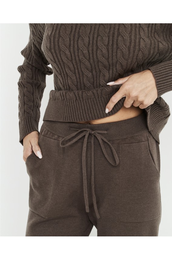 CONJUNTO DE MALHA COM DECOTE REDONDO E TRANÇAS